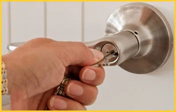 Exclusive Locksmith Service Chicopee, MA 413-247-4692 - 16-emergency-unlock