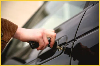 Exclusive Locksmith Service Chicopee, MA 413-247-4692 - 18-car-unlock
